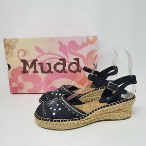 New Mudd espadrilles sandals shoesBeautiful new shoesBlack tan silverI ship n